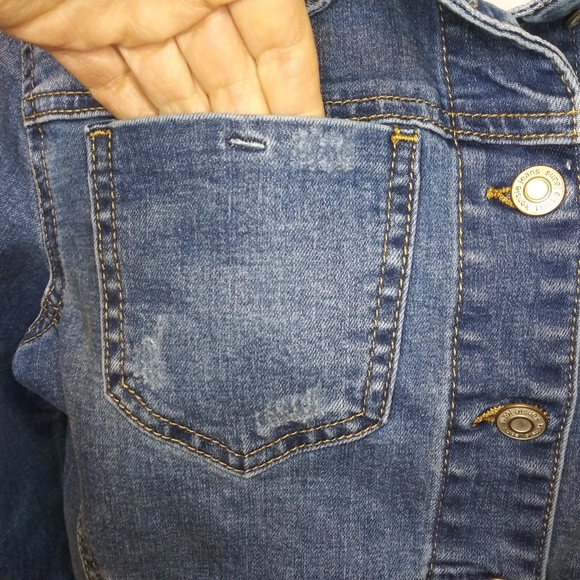 Kensie Jeans Distressed Raw Hem, Tapered Fit, Shirt Style Denim Jacket - Picture 2 of 10